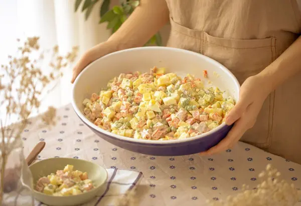 Cách làm salad Nga thơm ngon, béo bùi, đầy đủ dinh dưỡng