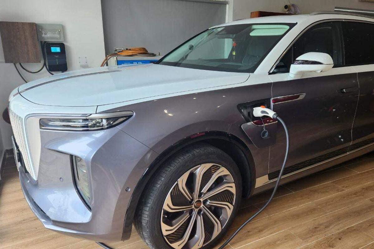 Xe điện Trung Quốc Hongqi E-HS9 lăn bánh 5.000 km bán lỗ 1 tỷ đồng