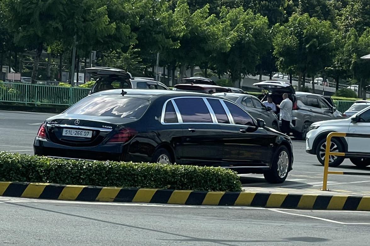 Lộ diện xe siêu sang Maybach S 600 Pullman giá 70 tỷ của đại gia Sài Gòn