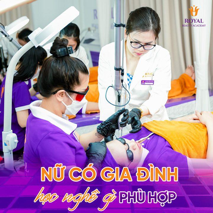 Phụ Nữ Có Gia Đình Nên Học Nghề Gì Phù Hợp?