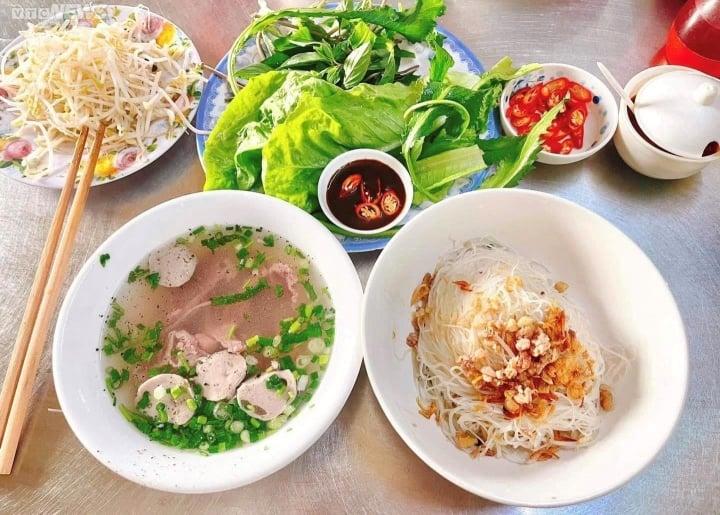 Phở 2 tô - đặc sản nức tiếng của phố núi Gia Lai