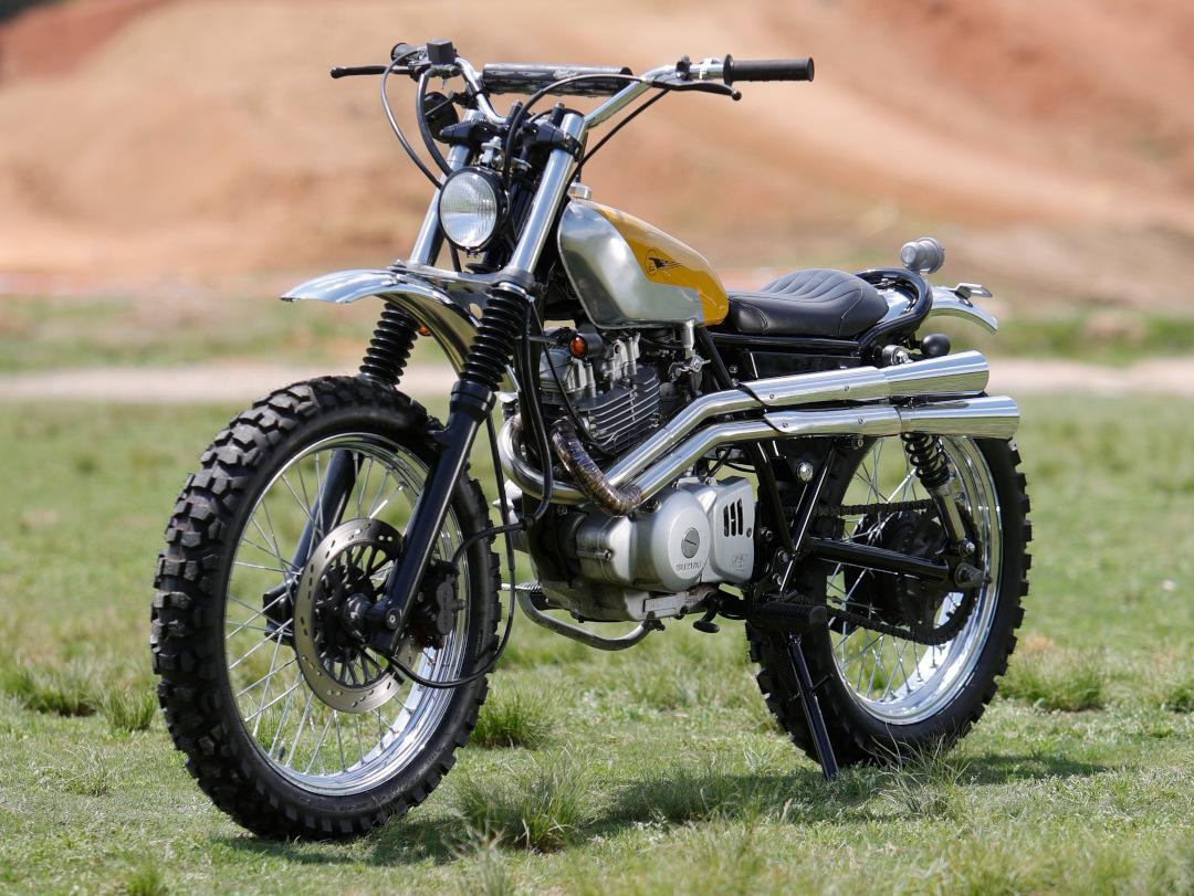 Grass Tracker No. 008: Suzuki 250 Scrambler