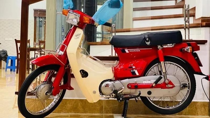 Honda Super Cub C70 Deluxe 24 năm tuổi, giá 700 triệu đồng tại Việt Nam