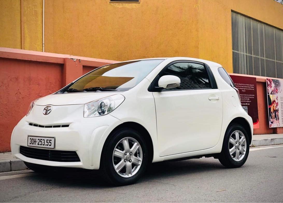 "Ăn xăng như ngửi", ô tô "tí hon" Toyota IQ 13 năm tuổi vẫn có giá 800 triệu